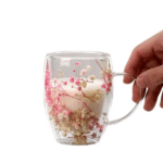 Taza de borosolicatodole pared con flores secas internas