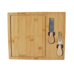 Tabla de quesos de bambú con set de dos cuchillos para quesos Tamaño: 30x24x1.5 cmts