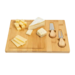 Tabla de quesos de bambú con set de dos cuchillos para quesos Tamaño: 30x24x1.5 cmts - Imagen 2